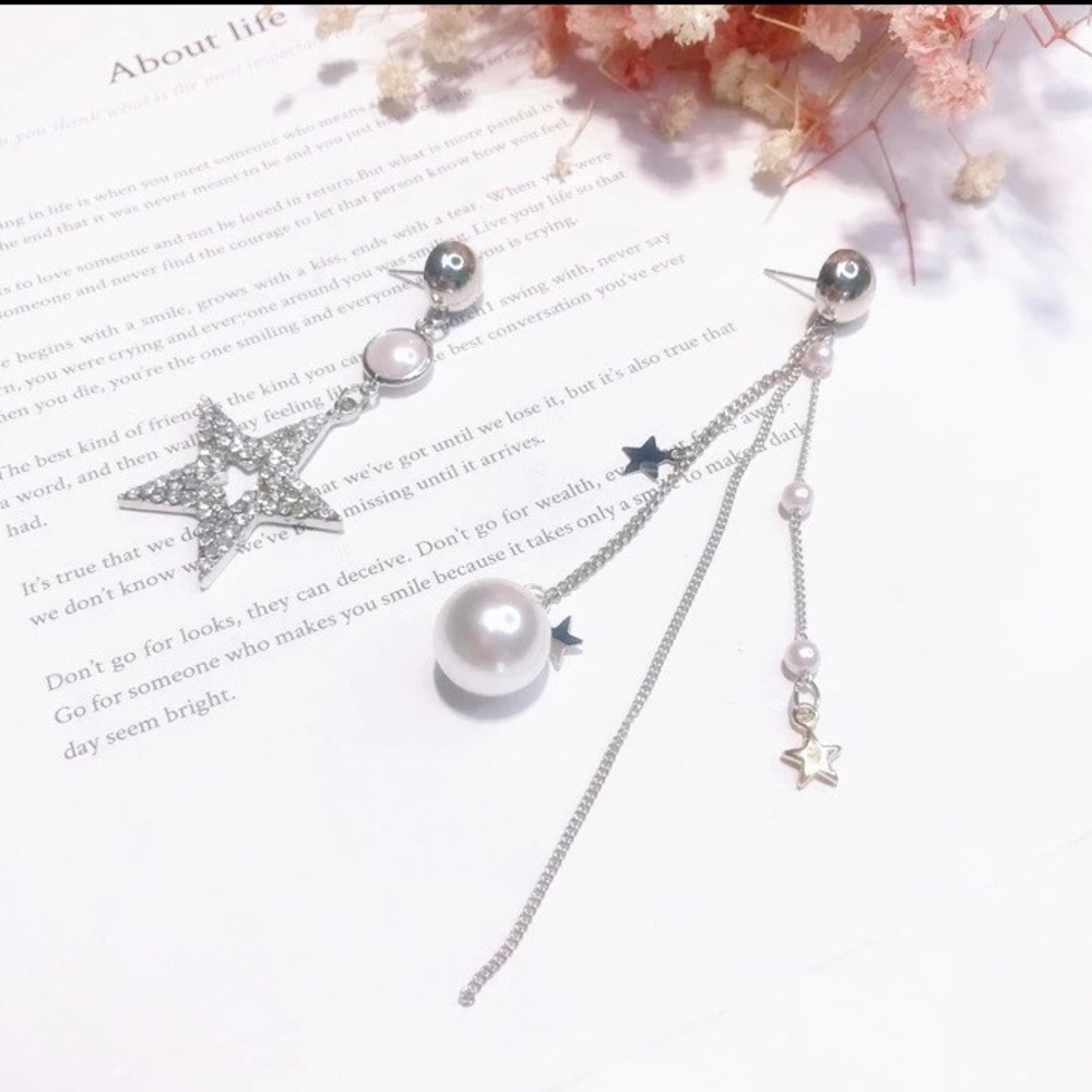 π RHEA Asymmetrical Drop Earrings - Picture 4 of 7